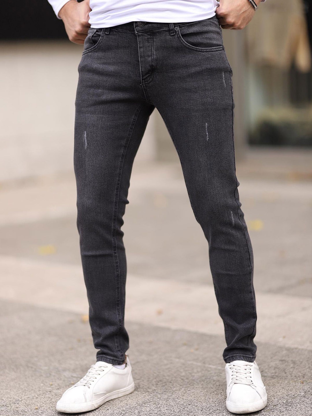 

Trendyol Men Regular Fit Mid-Rise Mildly Distressed Jeans, Black