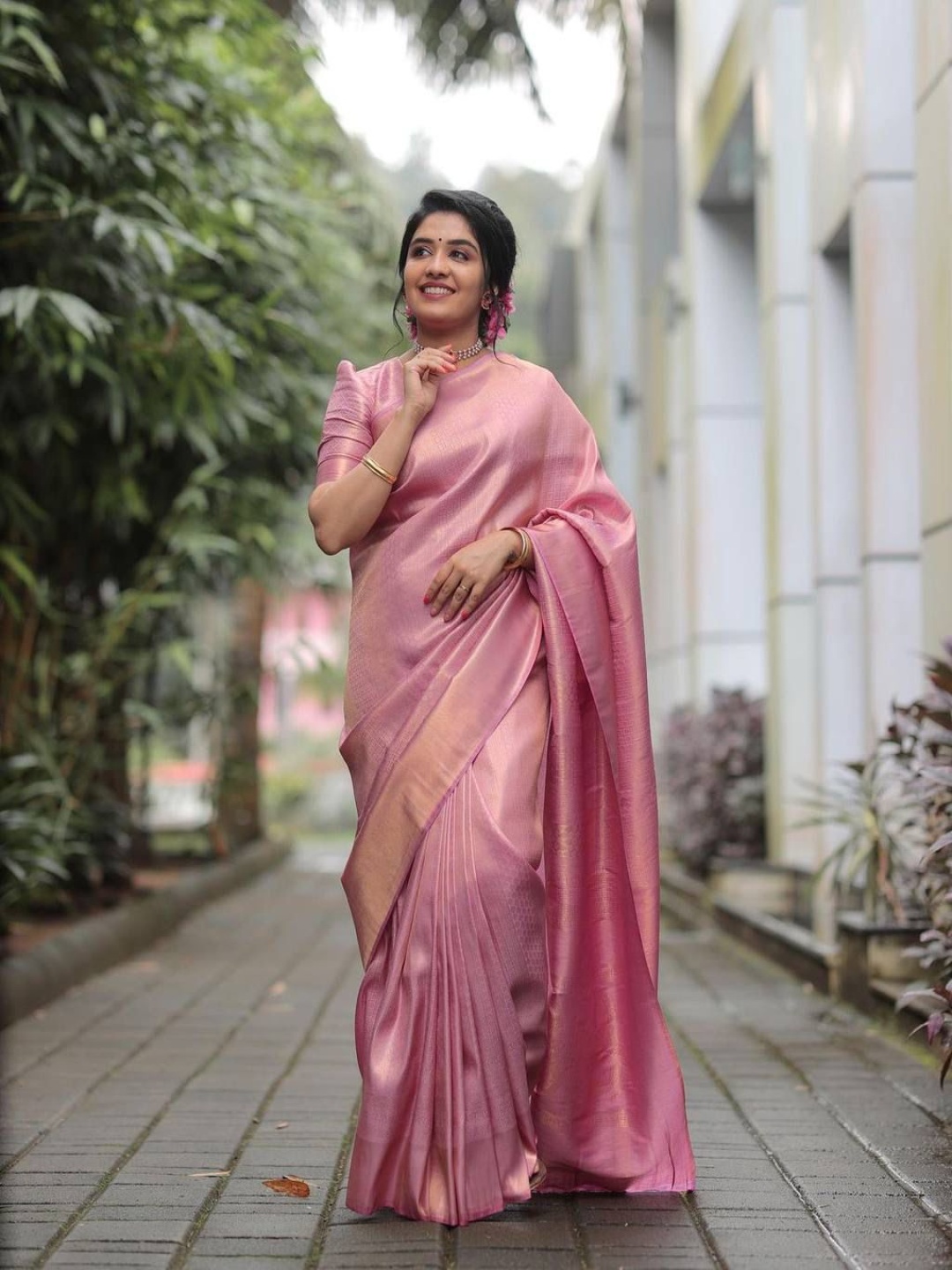 

Manu Designer Woven Design Zari Saree, Pink