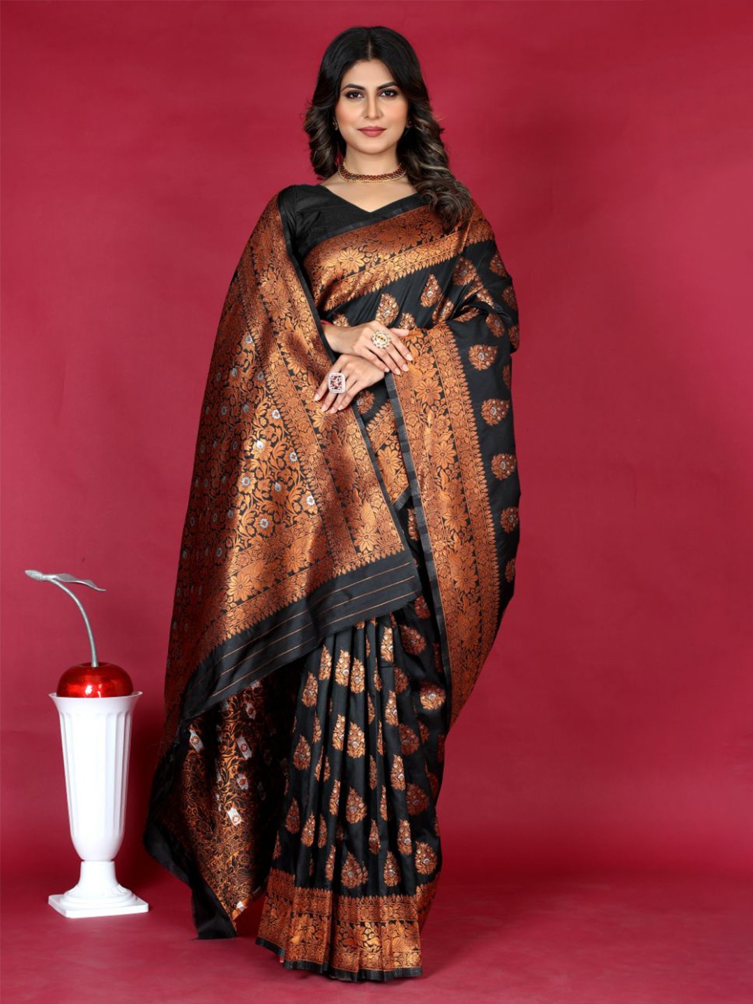 

amirat Woven Design Zari Pure Silk Banarasi Saree, Black