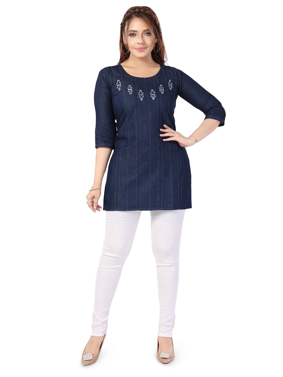 

DREAM & DZIRE Women Embroidered Pure Cotton Kurti, Navy blue