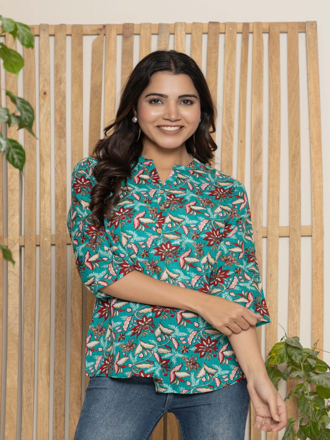 

Samhitas Women Printed Thread Work Floral Kurta, Green