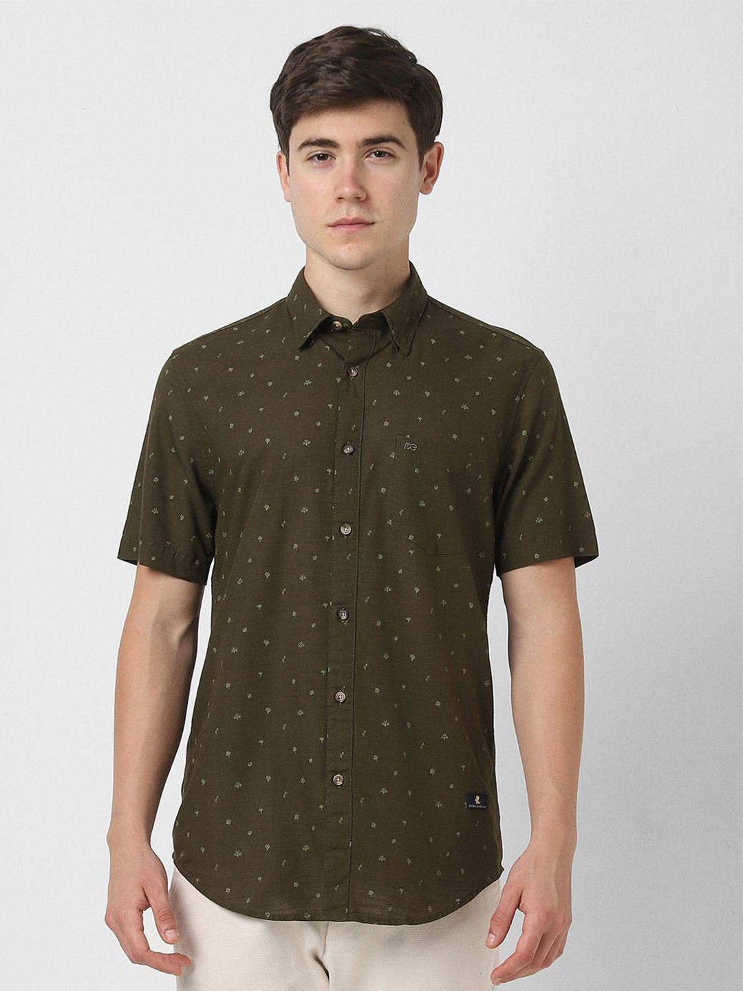 

Peter England Casuals Men Slim Fit Floral Opaque Printed Casual Shirt, Olive