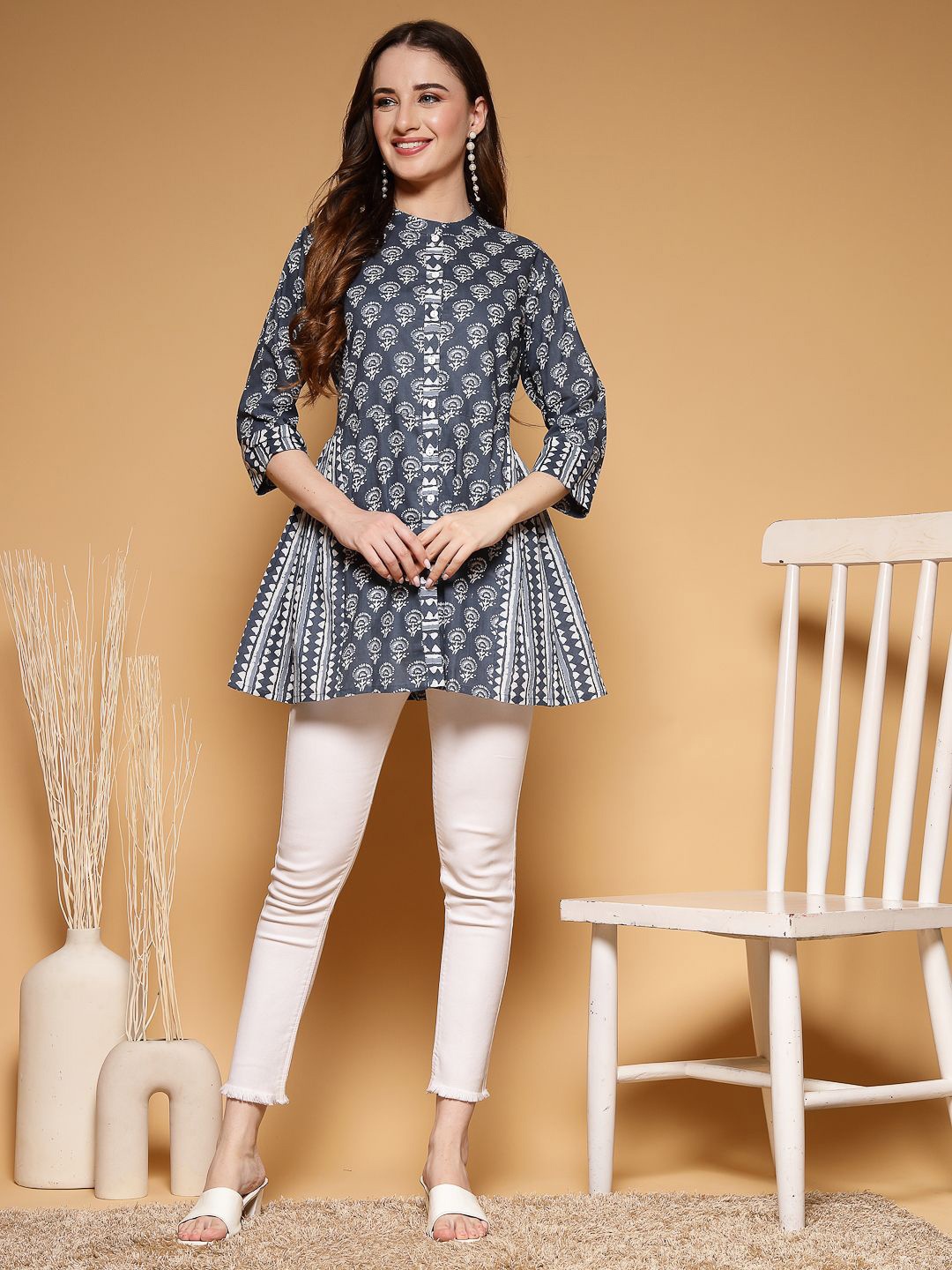 

SUBAGI FASHION Floral Printed Pure Cotton Kurti, Grey