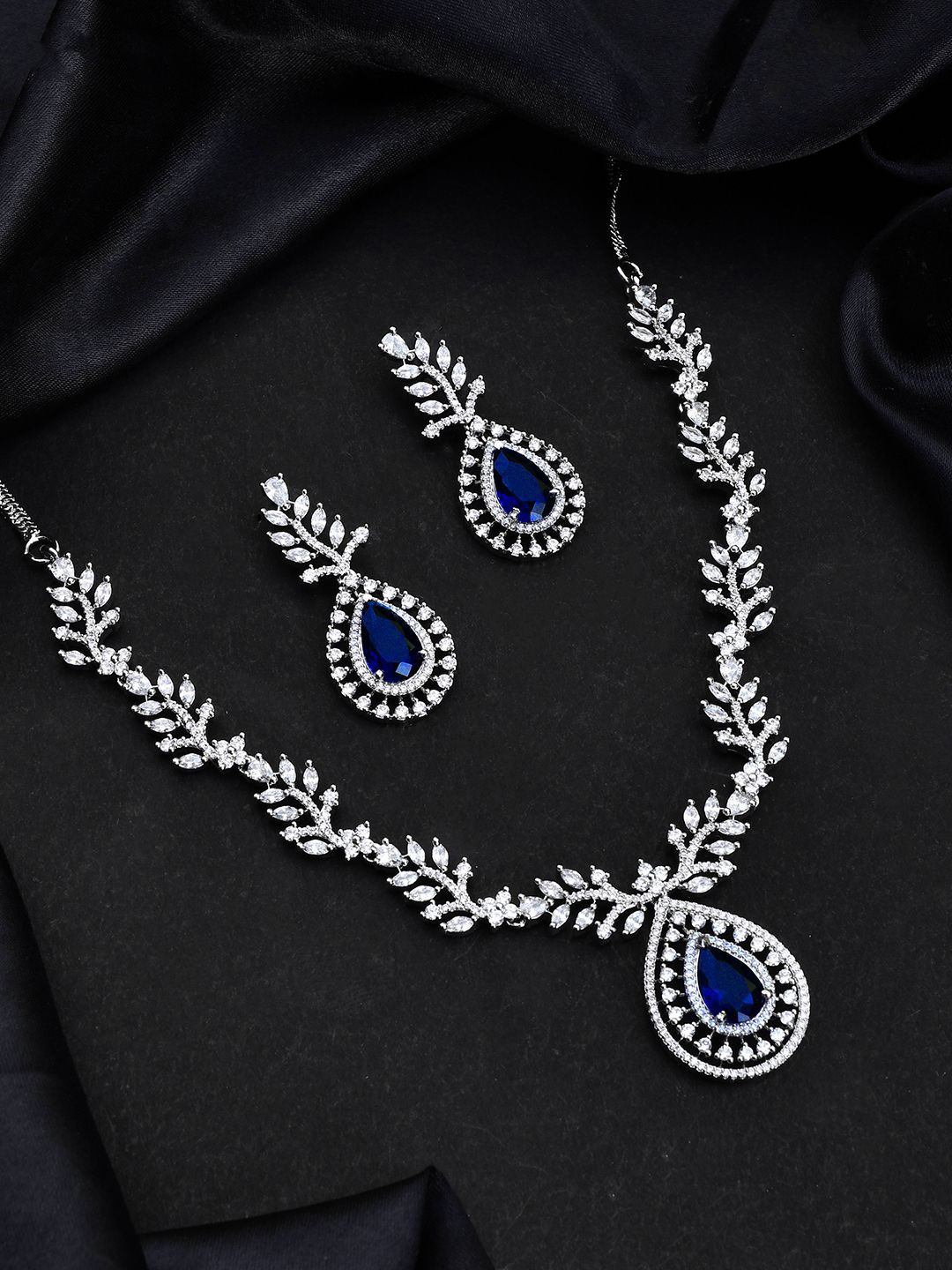 

Voylla Sparkling Essentials Sapphire Leafy American Diamond Necklace Set, Silver