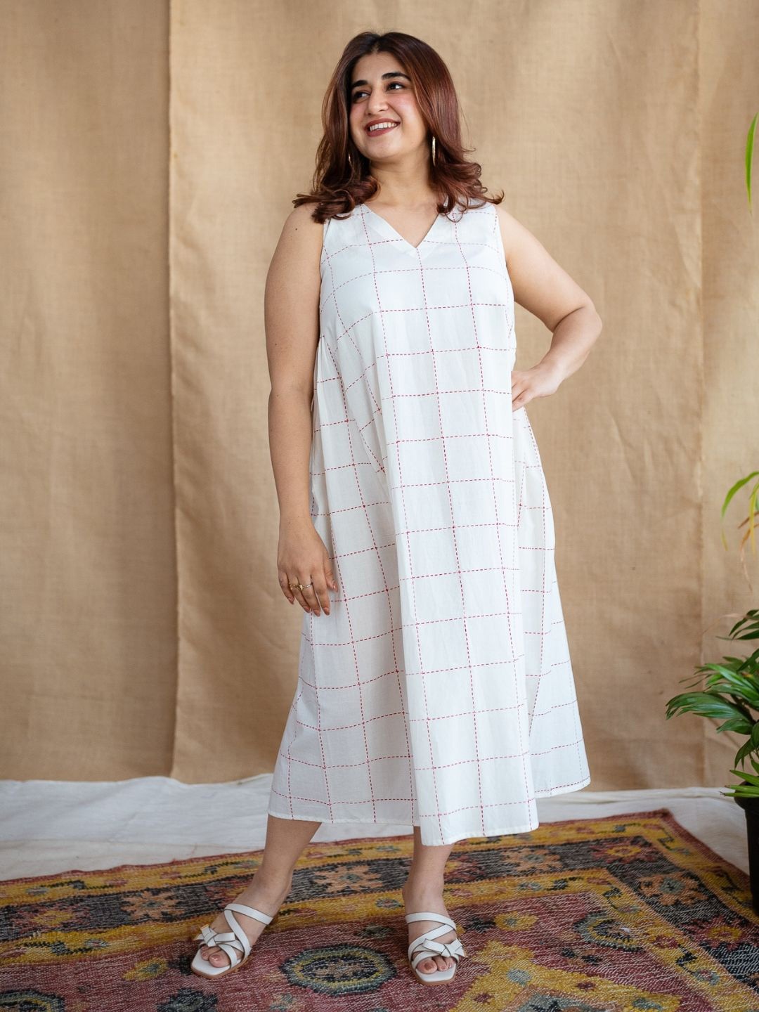 

THE INDIAN ETHNIC CO Women Plus Size Cotton Checked A-Line Midi Dress, White