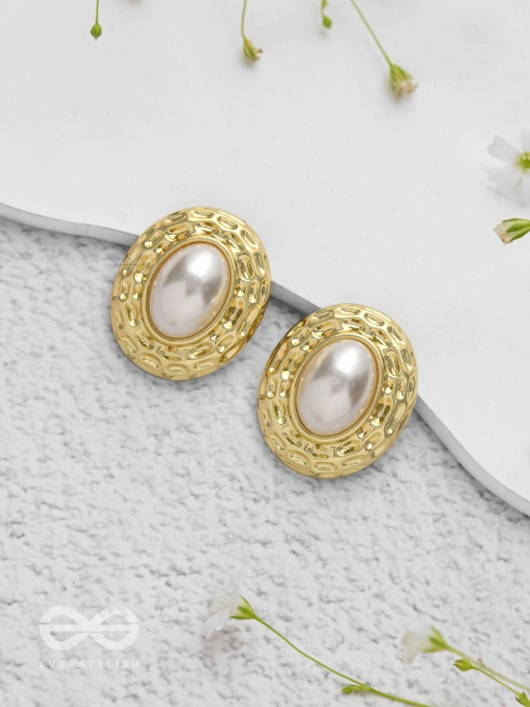 

EVERSTYLISH Gilded Pearls Artificial Stones Studded Oval Shaped Studs, Gold