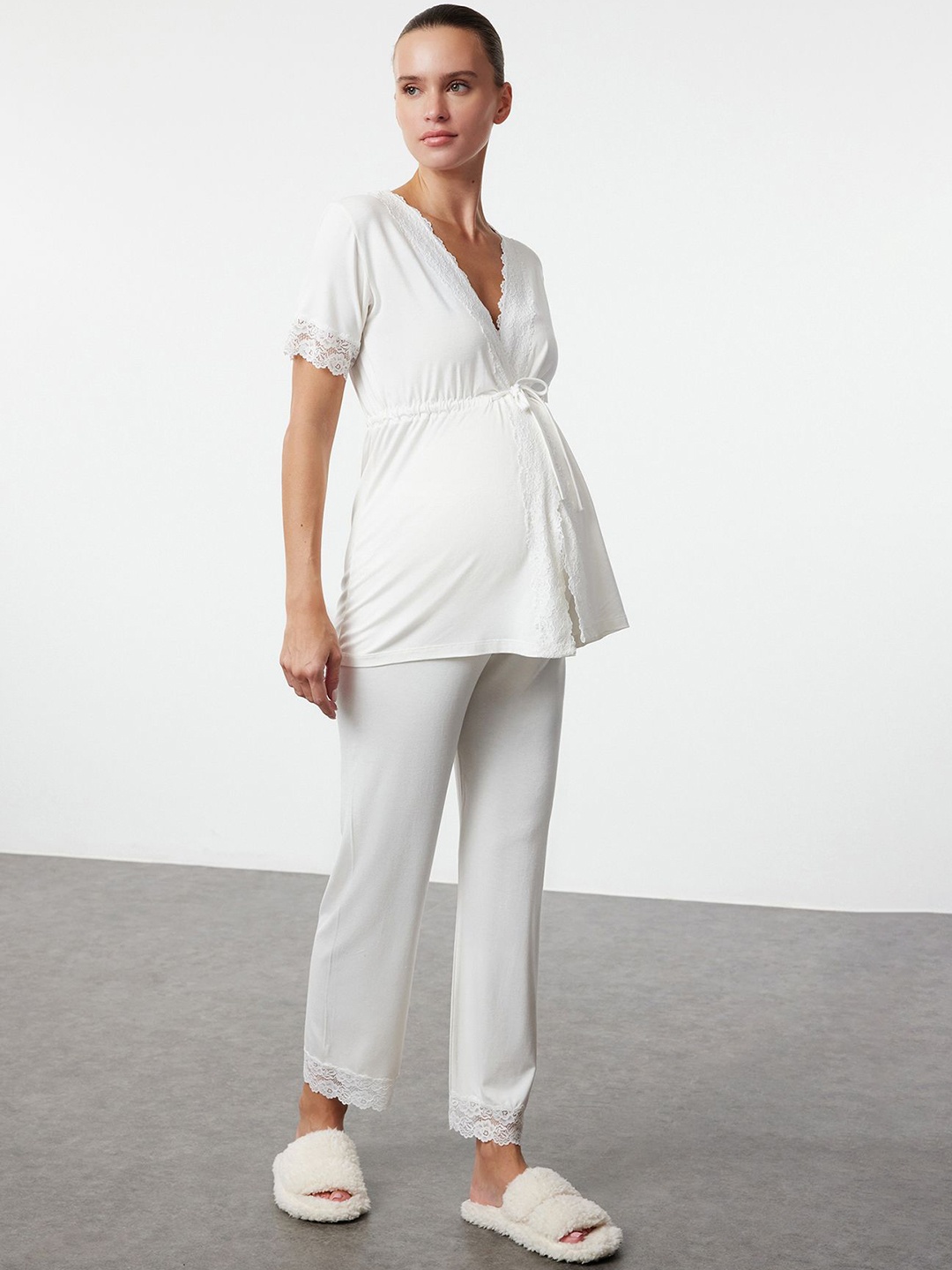 

Trendyol V-Neck Nightsuit, White