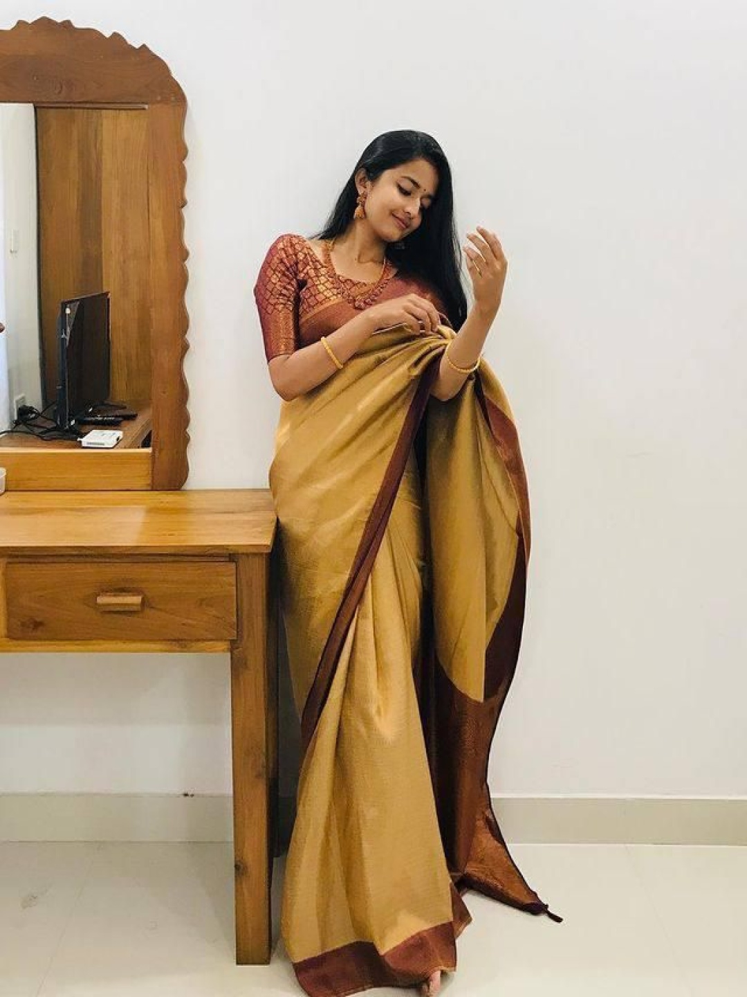 

Manu Designer Woven Design Zari Saree, Yellow