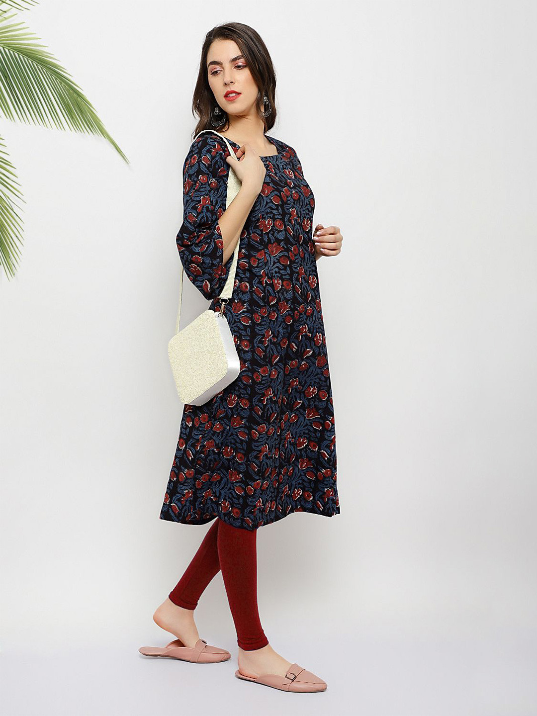 

PALASH Women Printed Pure Cotton Round Neck Straight Kurta, Black