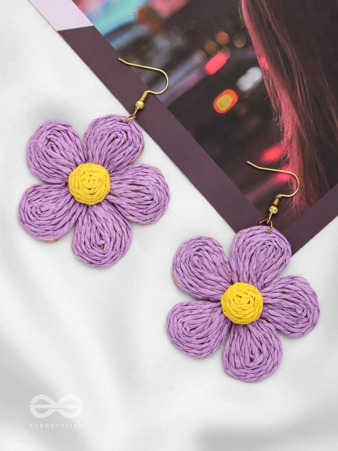 

EVERSTYLISH THE FLOWER POWER Contemporary Shaped Drop Earrings, Lavender