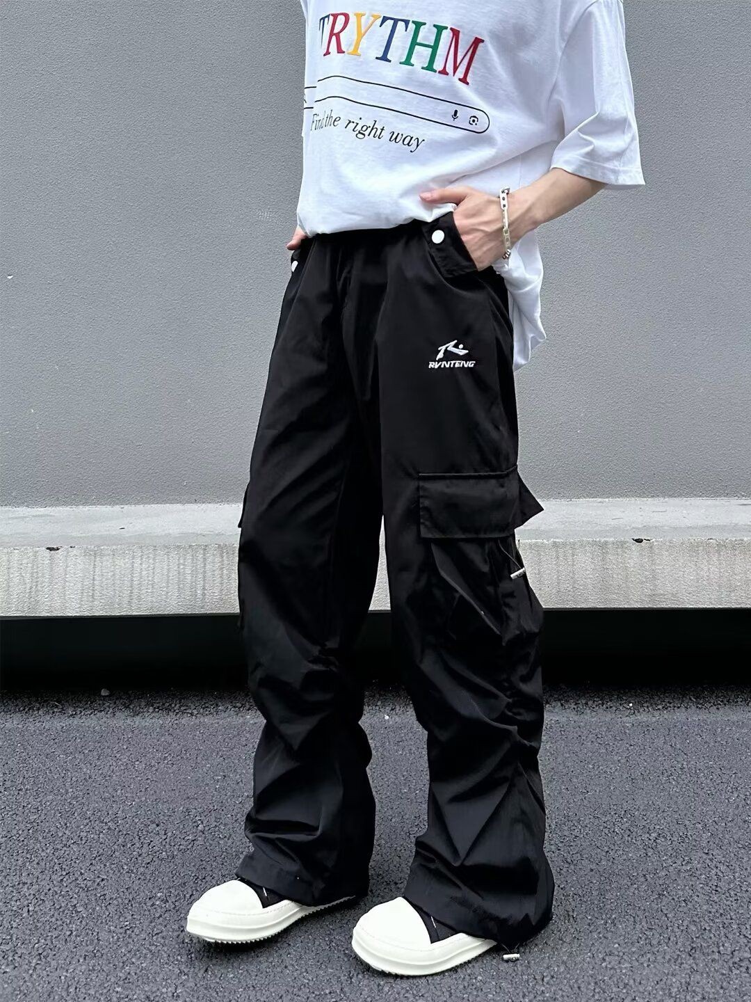 

StyleCast Men Cargos Trousers, Black