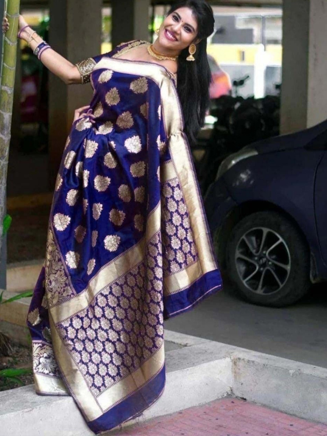 

Manu Designer Woven Design Zari Saree, Blue