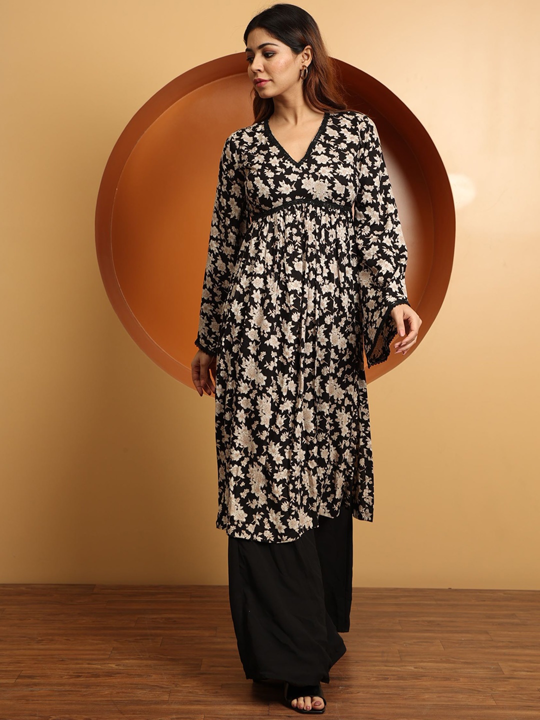

Garvili Women Floral Printed Regular Kurta with Palazzos, Black