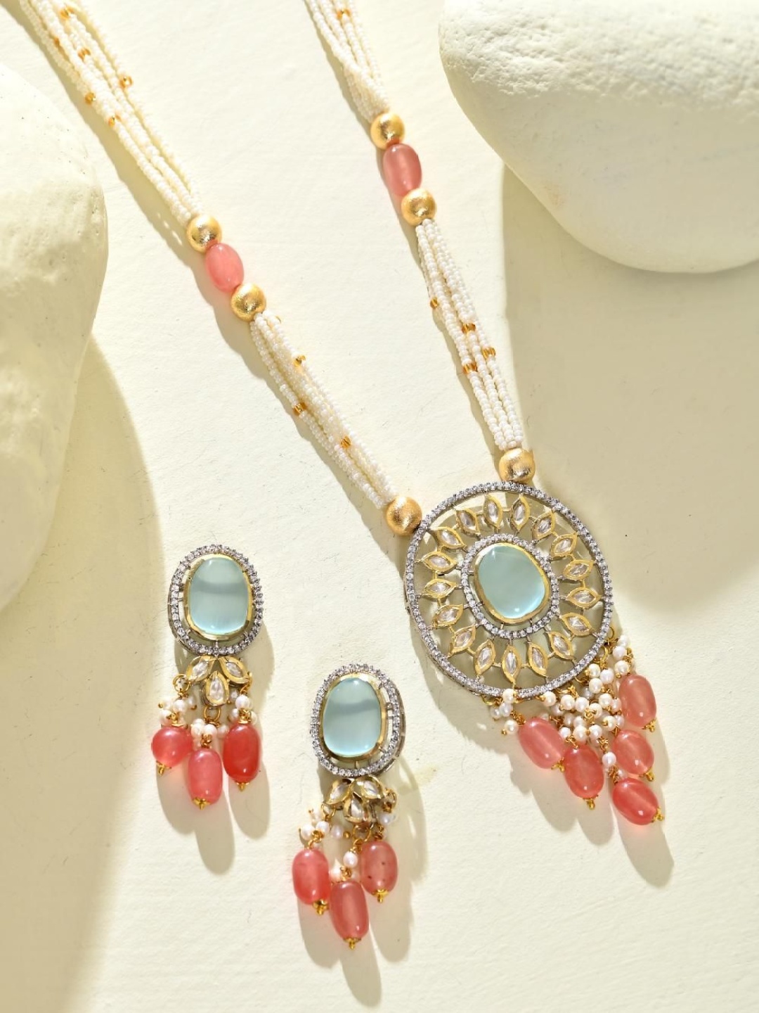 

STYYO Gold-Plated Kundan-Studded & Beaded Jewellery Set