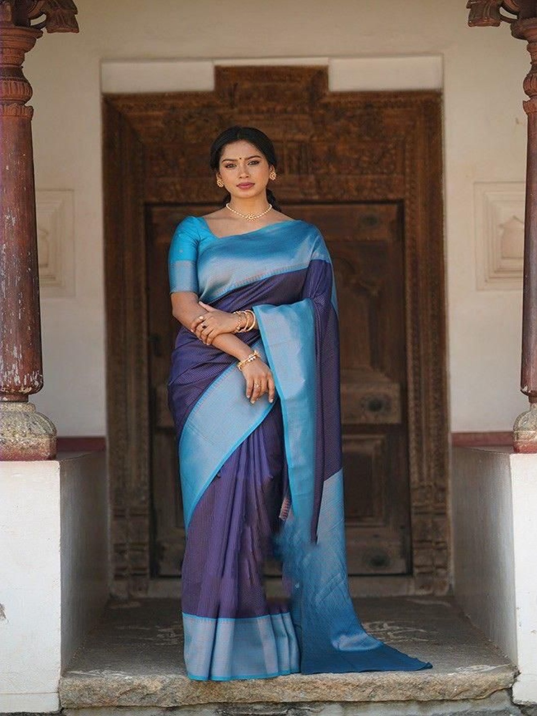 

Manu Designer Woven Design Zari Saree, Blue