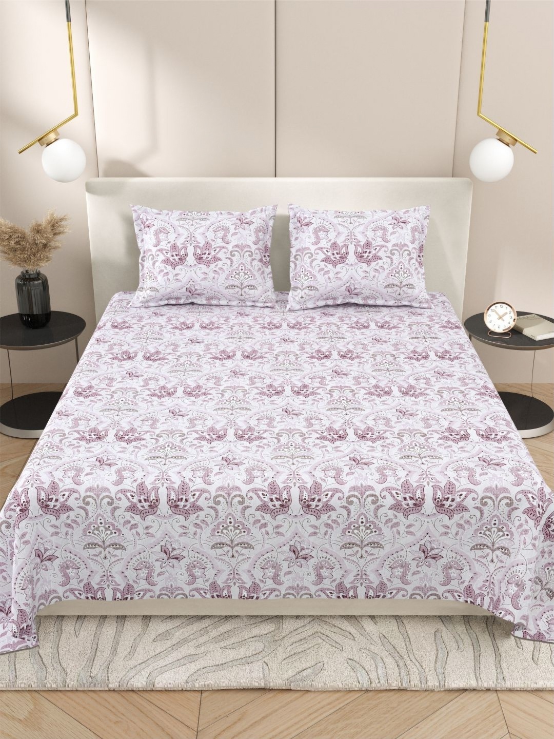 

DREAM WEAVERZ White & Maroon Ethnic Motifs 220 TC King Bedsheet with 2 Pillow Covers