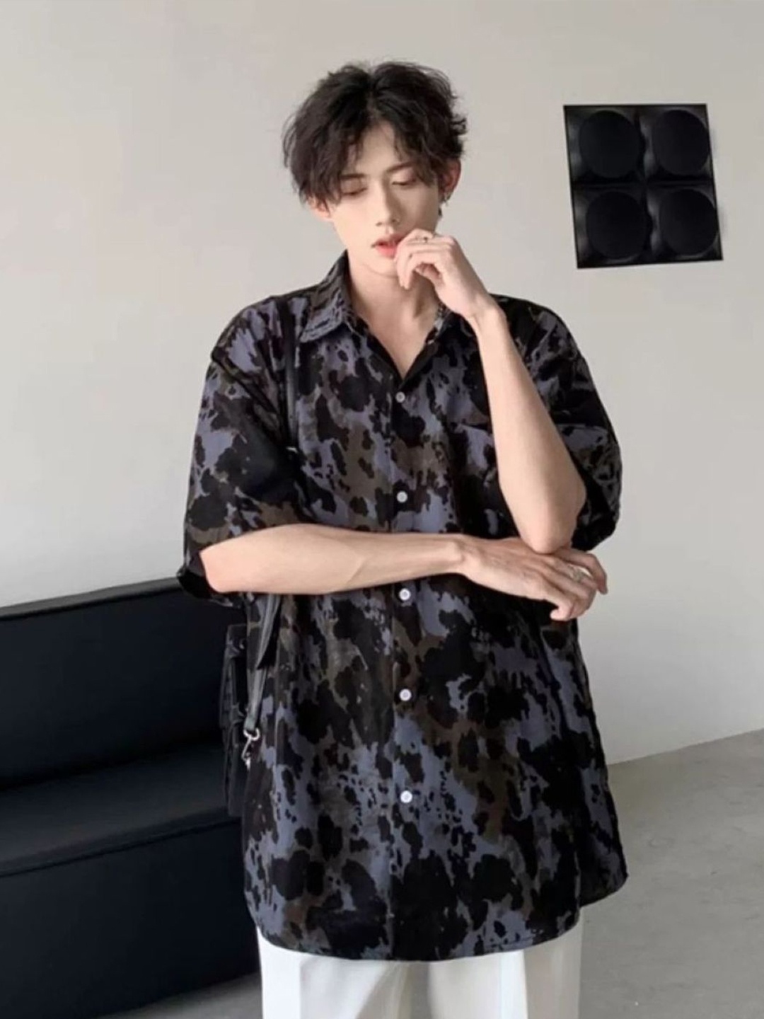 

StyleCast Men Standard Oversized Fit Spread Collar Abstract Printed Casual Shirt, Black