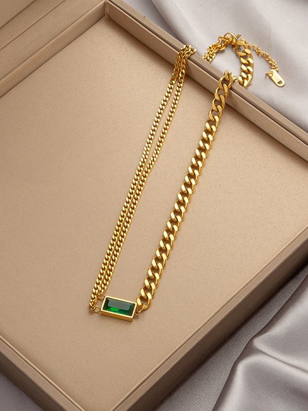 

KAORI BY SHREYA AGARWAL Stainless Steel Gold-Plated Emerald Studded Necklace