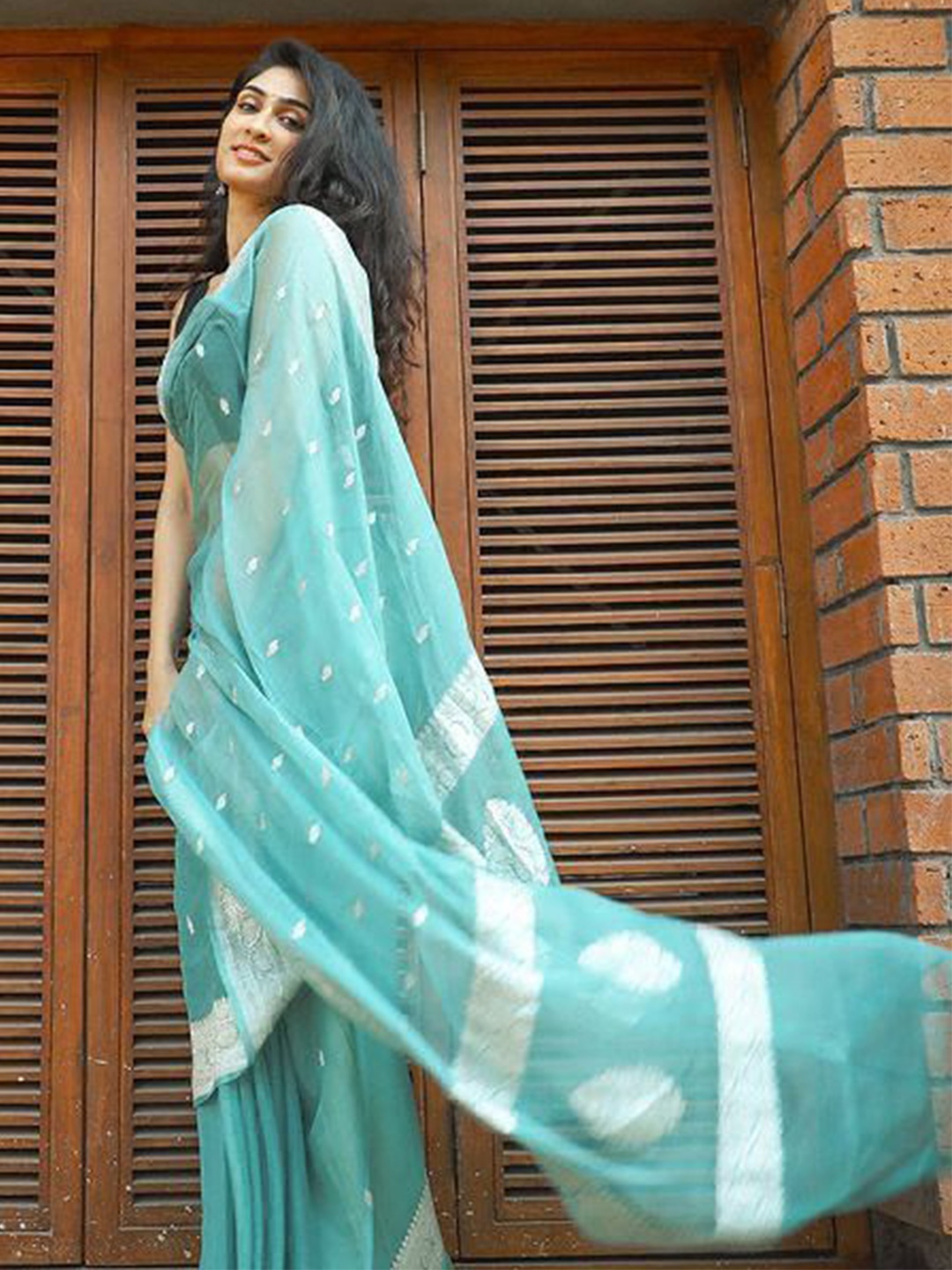 

Manu Designer Woven Design Saree, Blue