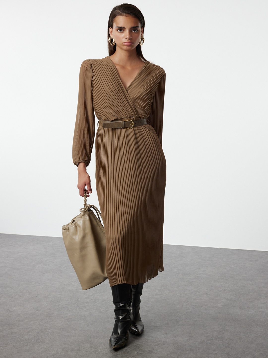 

Trendyol Women Puff Sleeve Midi Dress, Na