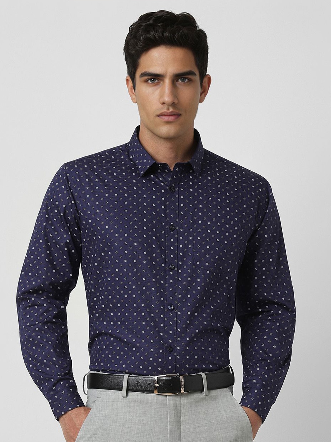 

V Dot Men Slim Fit Spread Collar Floral Printed Cotton Formal Shirt, Navy blue