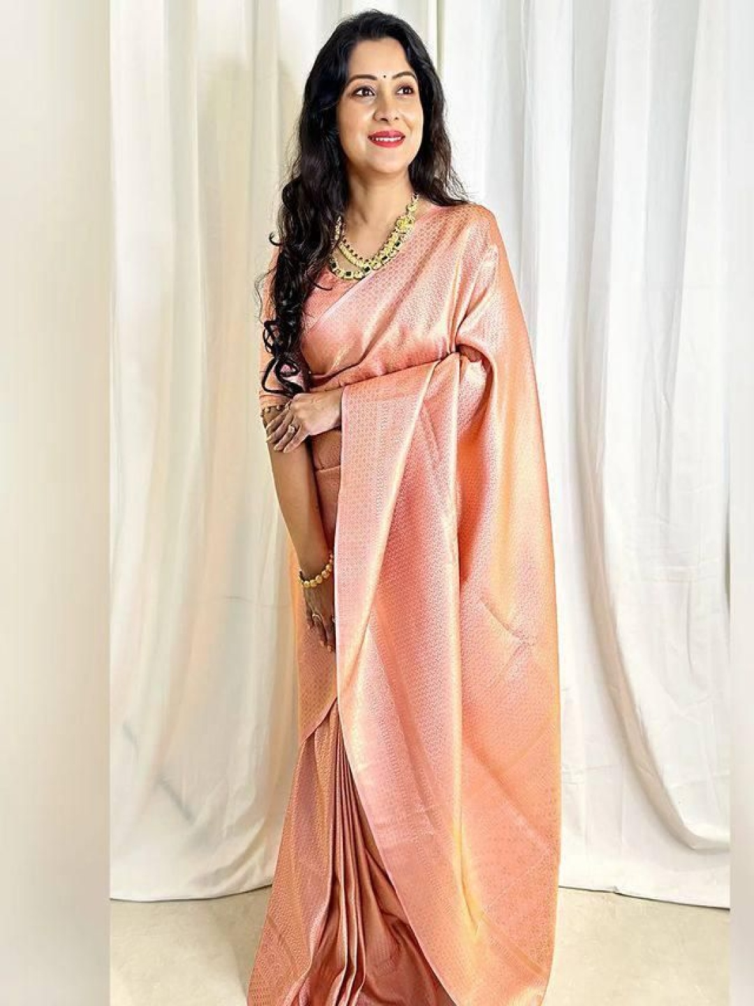 

Manu Designer Woven Design Zari Saree, Peach