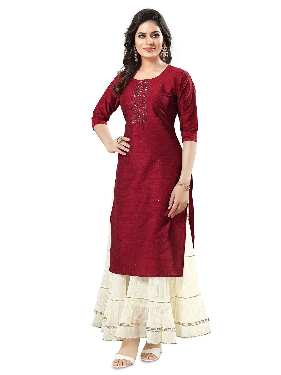 

DREAM & DZIRE Women Embroidered Mirror Work Round Neck Ethnic Straight Kurta, Maroon