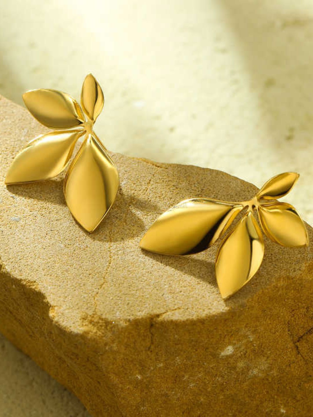 

DressBerry Stainless Steel Gold-Plated Floral Studs