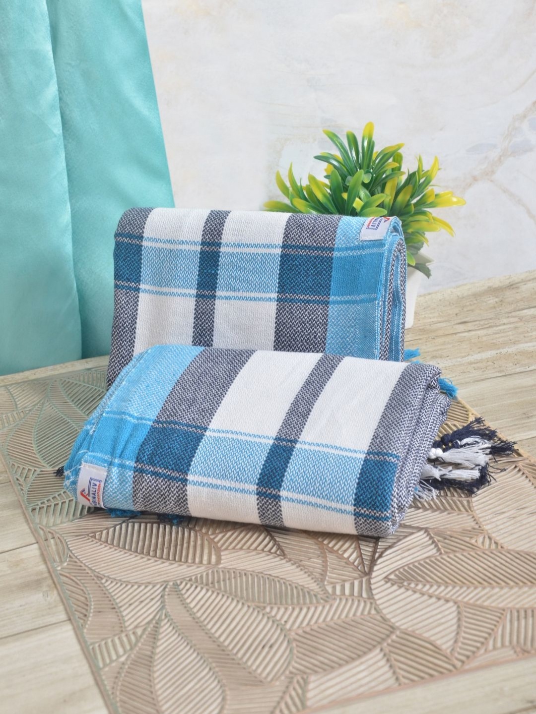 

FABINALIV White & Blue 2 Striped Cotton 225 GSM Bath Towel