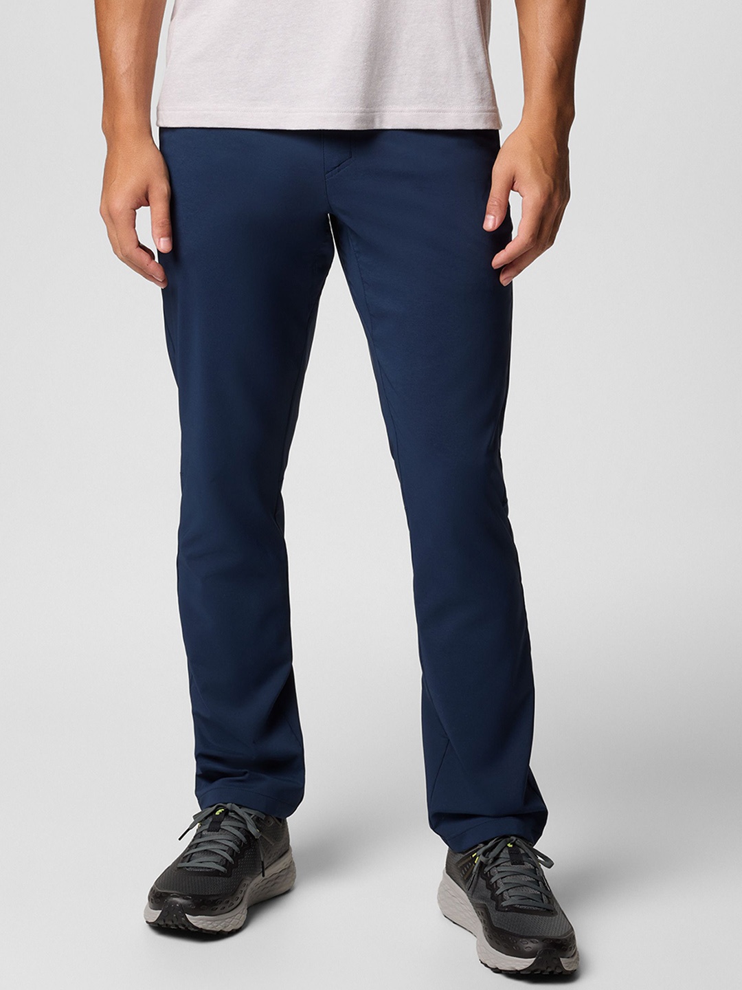 

Columbia Sage Peak Men Omni-Shield Regular Fit Mid Rise Chino Trouser, Navy blue