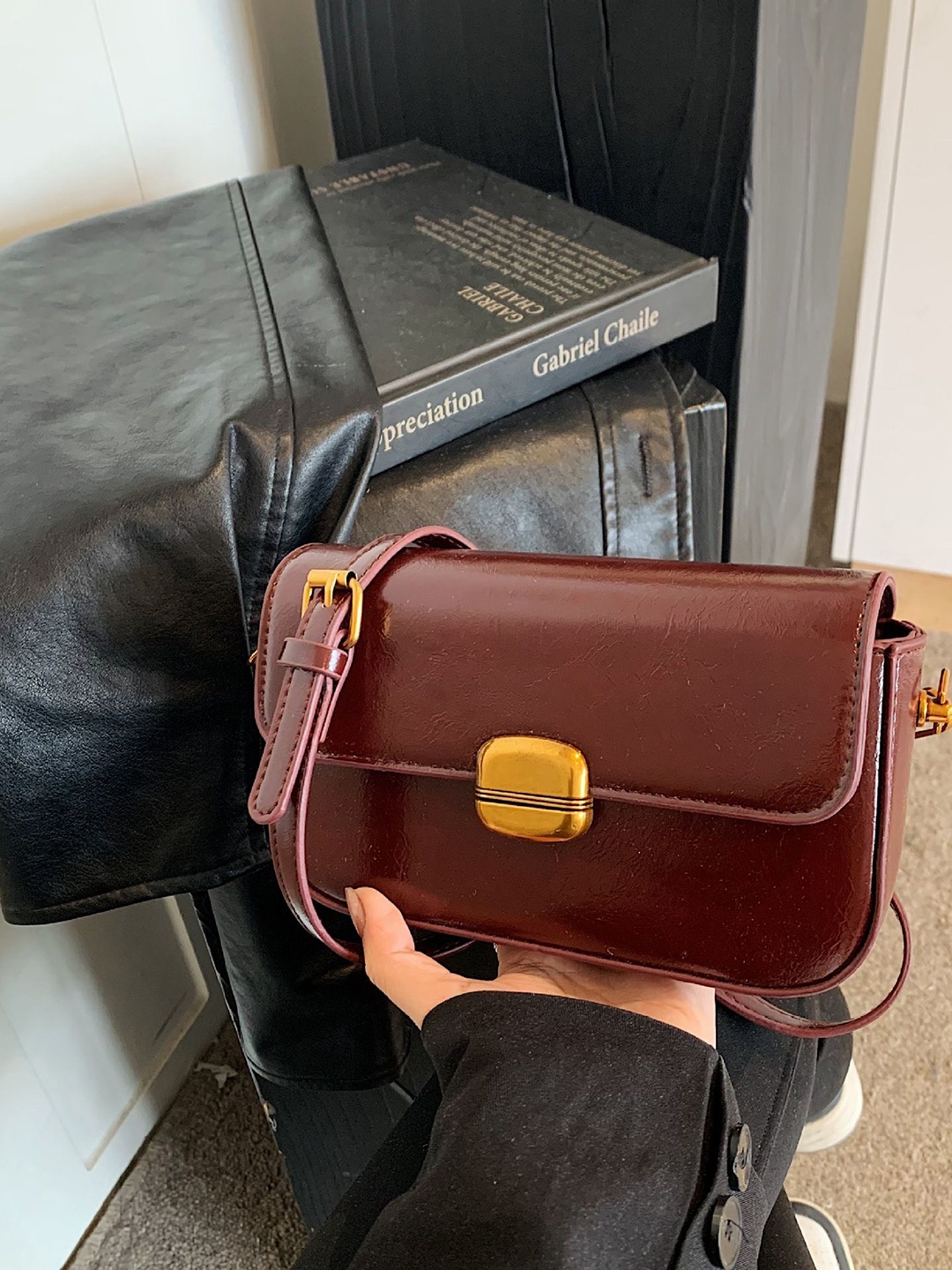 

StyleCast Women Solid Structured Sling Bag, Maroon