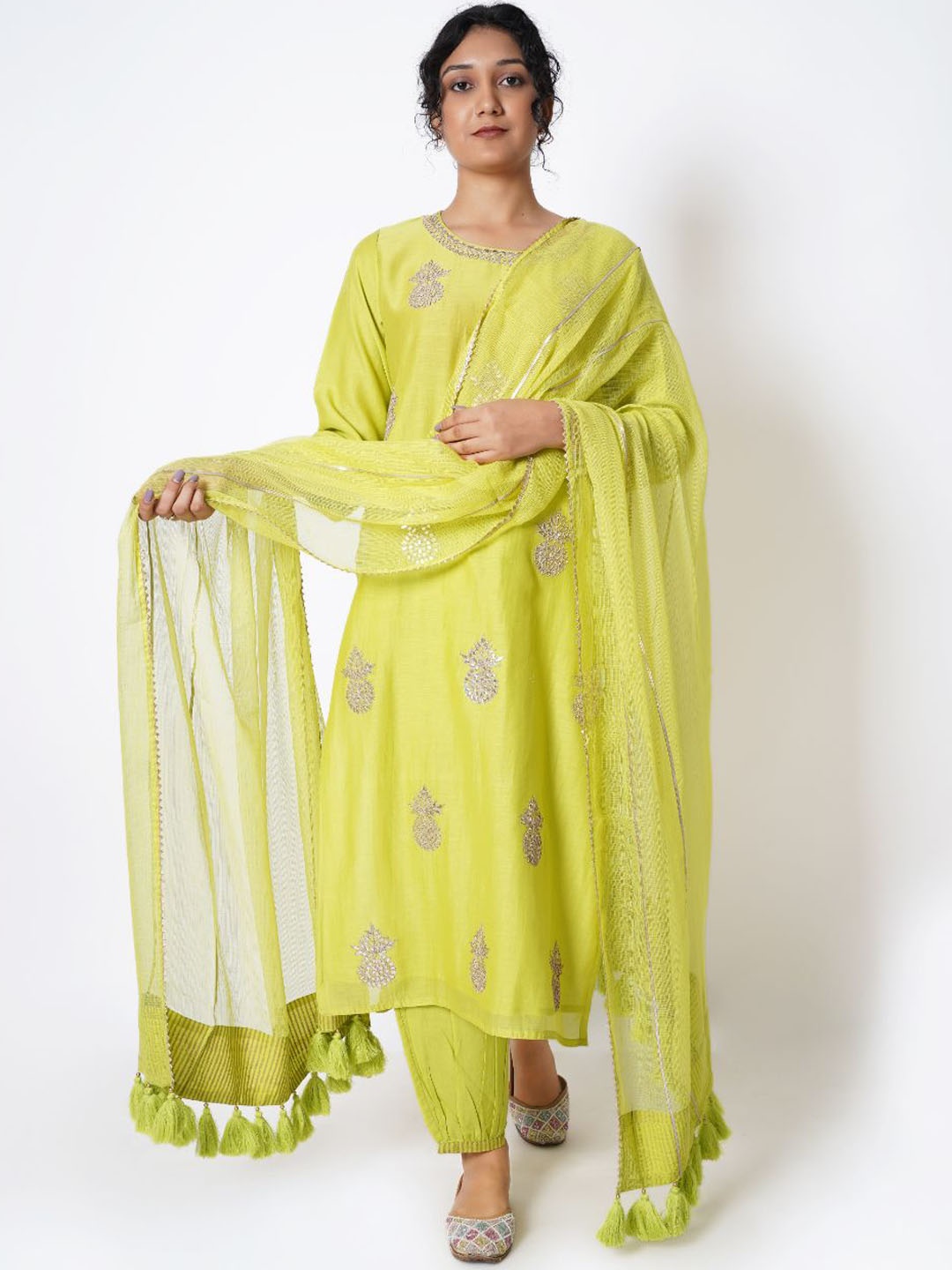 

Kameez by Pooja Kejriwal Floral Embroidered Chanderi Silk Kurta With Salwar & Dupatta, Lime green