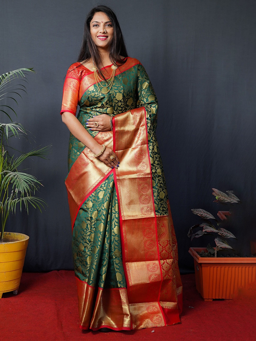 

amirat Woven Design Zari Pure Silk Kanjeevaram Saree, Green