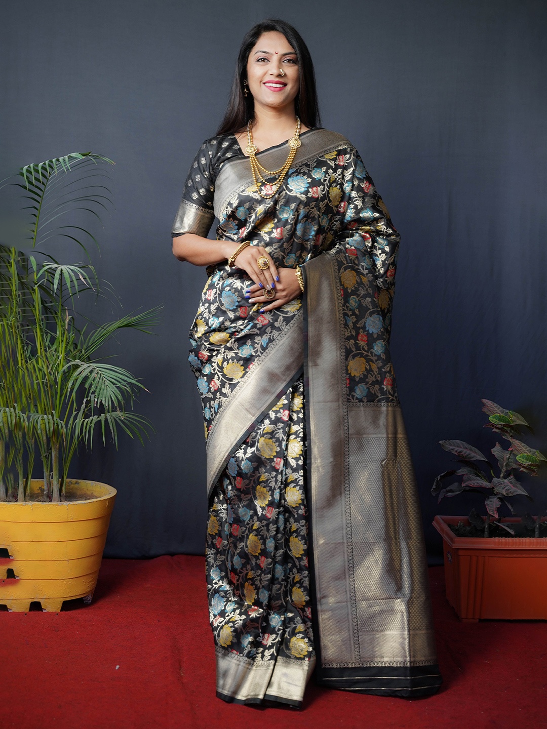 

amirat Ethnic Motifs Woven Design Zari Pure Silk Banarasi Saree, Black