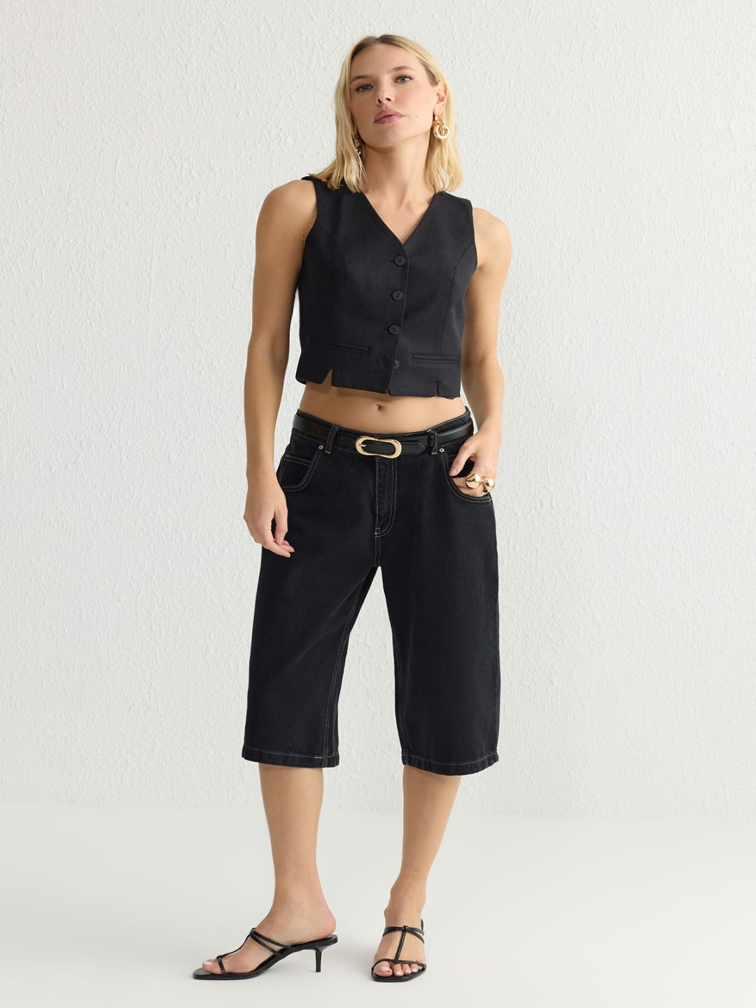 

Trendyol Pure Cotton V-Neck Waistcoat, Black