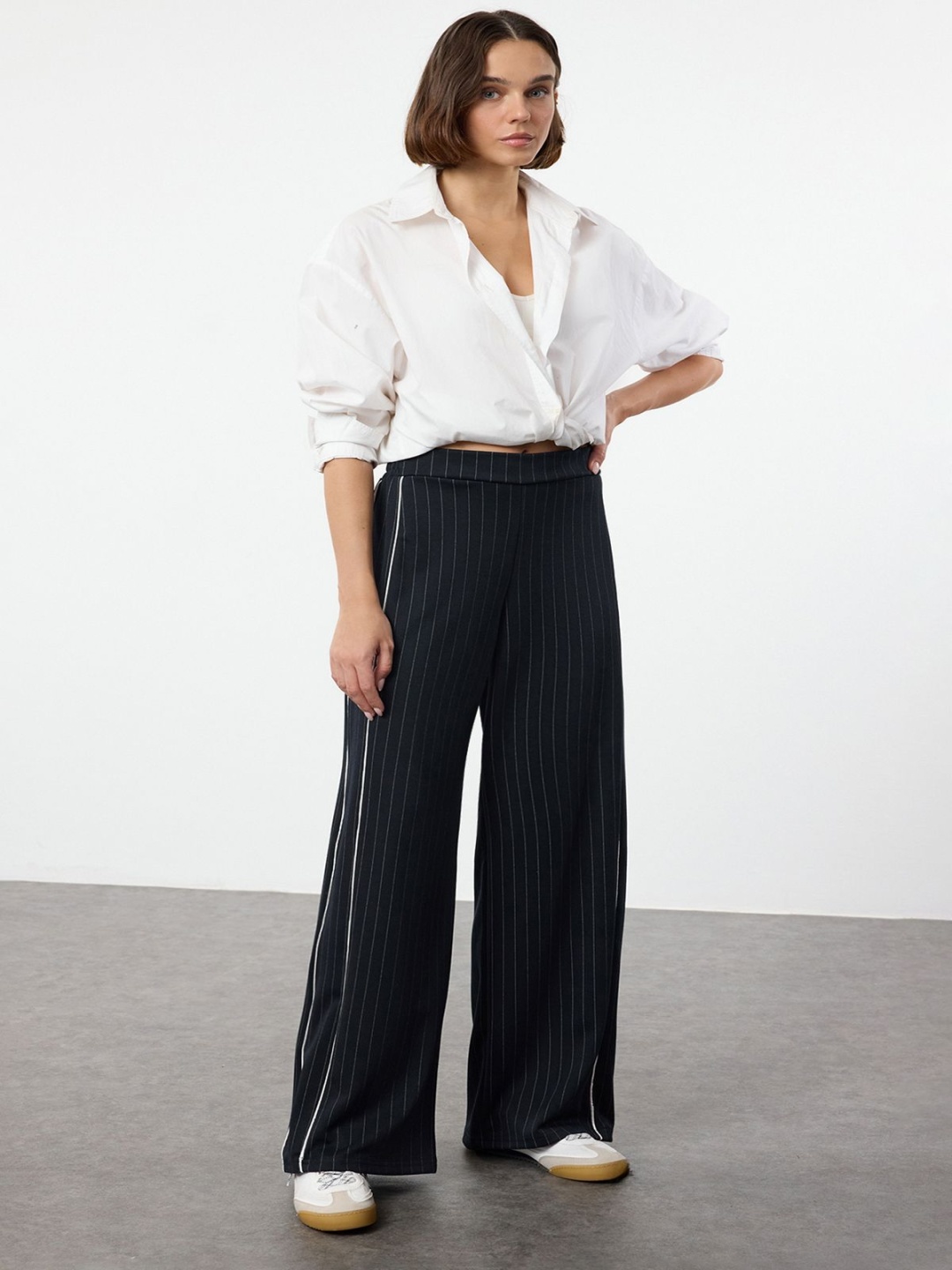 

Trendyol Women Striped Trousers, Black