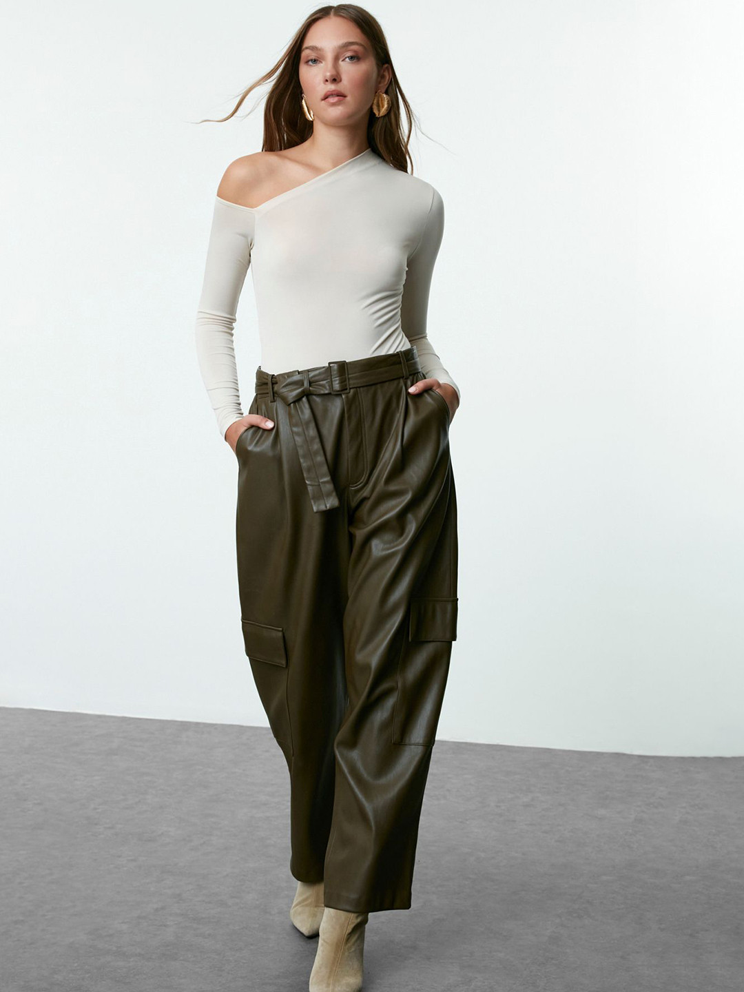 

Trendyol One Shouder Bodysuit, Off white