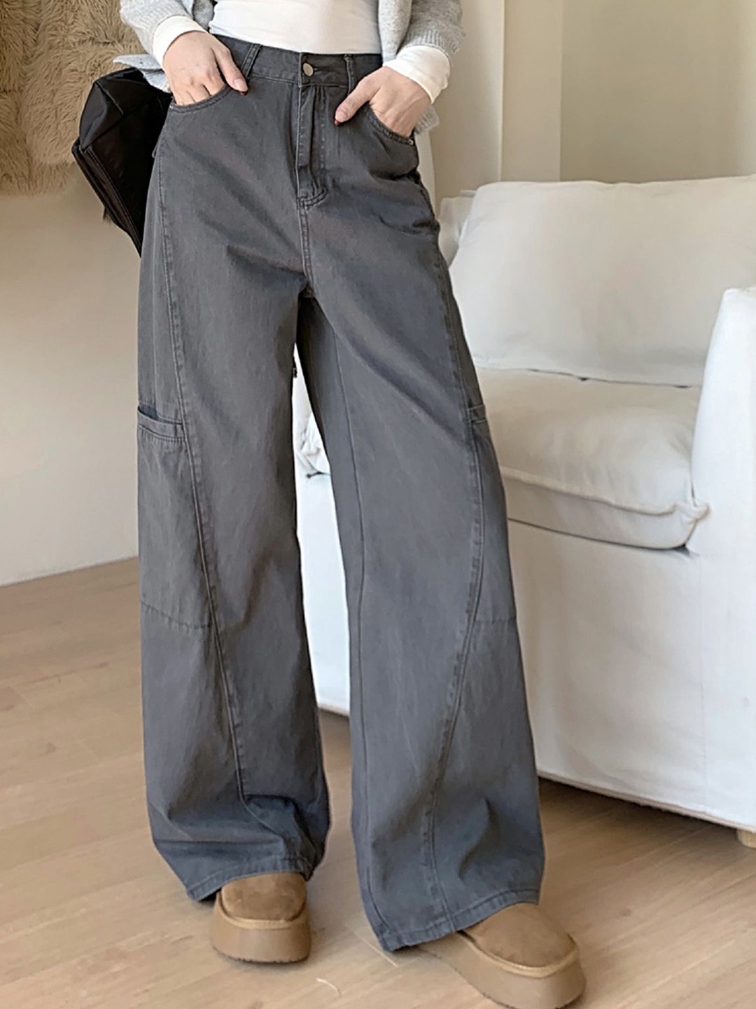 

StyleCast x Revolte Women Jogger Light Fade Jeans, Grey