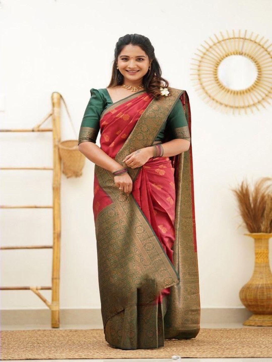 

Manu Designer Woven Design Zari Saree, Red