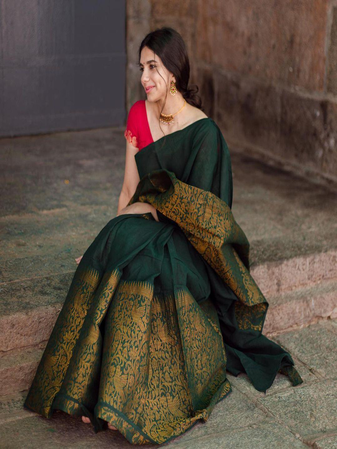 

Manu Designer Woven Design Zari Saree With Bloues Piece, Green