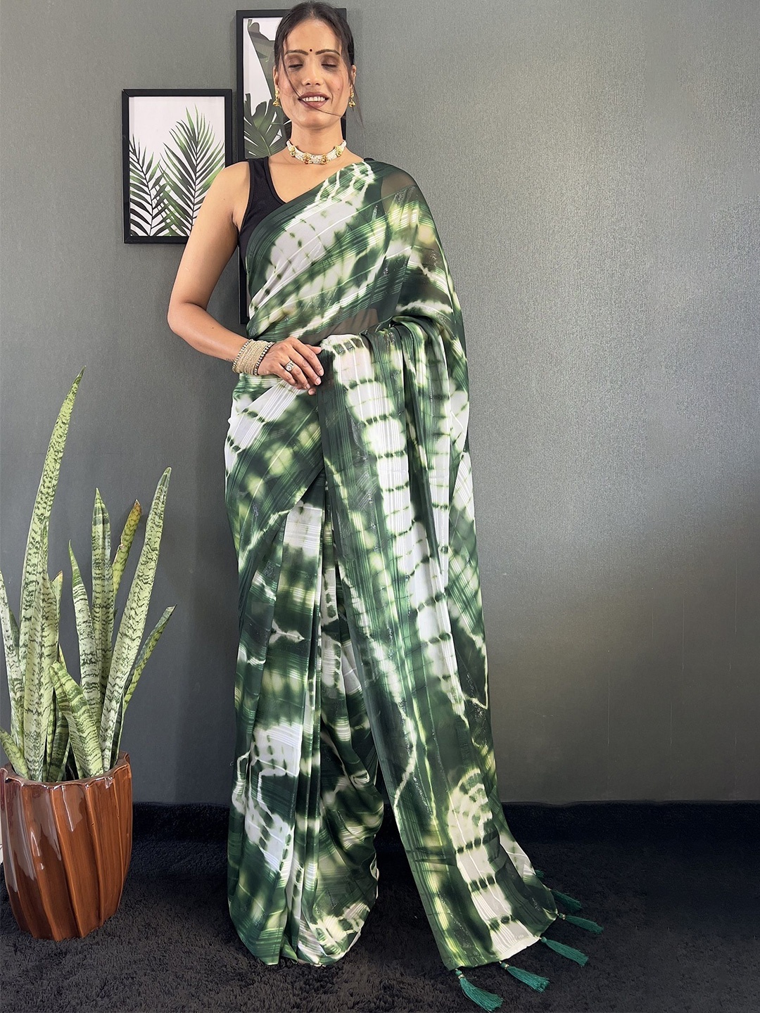 

A TO Z CART Tie and Dye Pure Georgette Ready To Wear Saree, Green