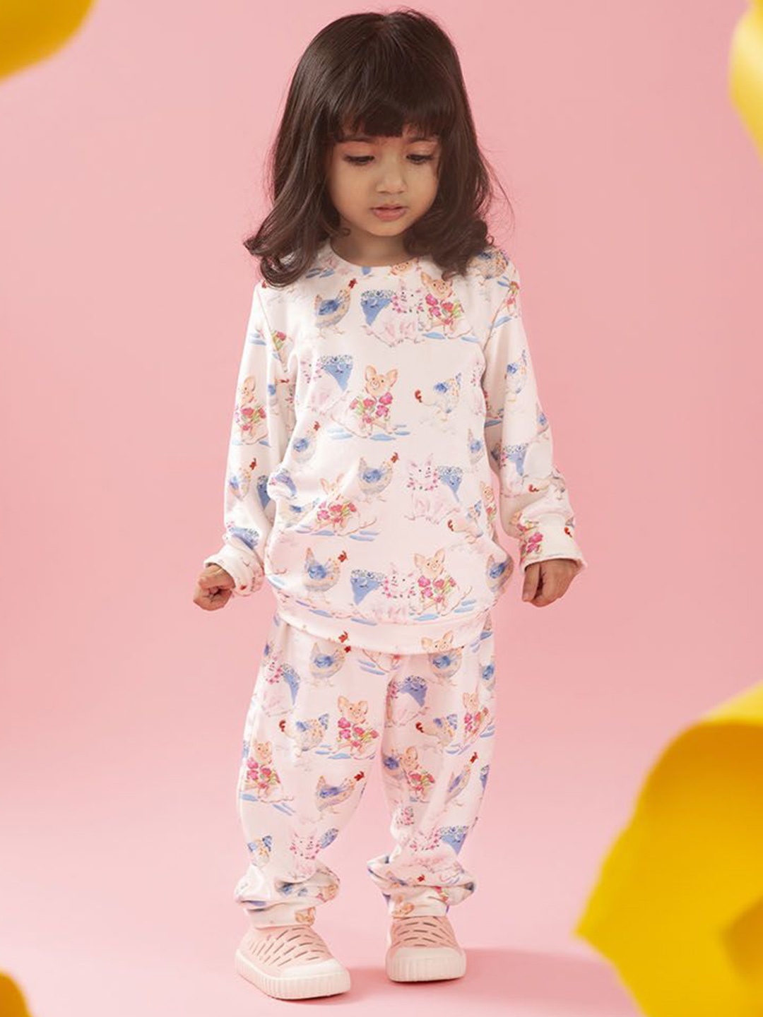 

THE BABY TRUNK Girls Velour Farm Print Plush Co-ord, White