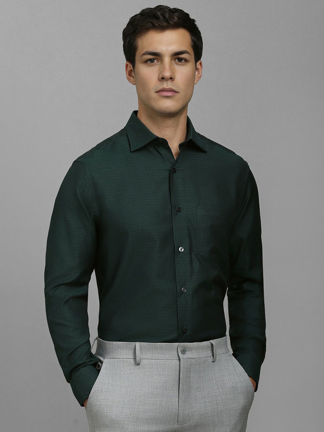 

Louis Philippe Men Classic Fit Spread Collar Solid Cotton Formal Shirt, Green