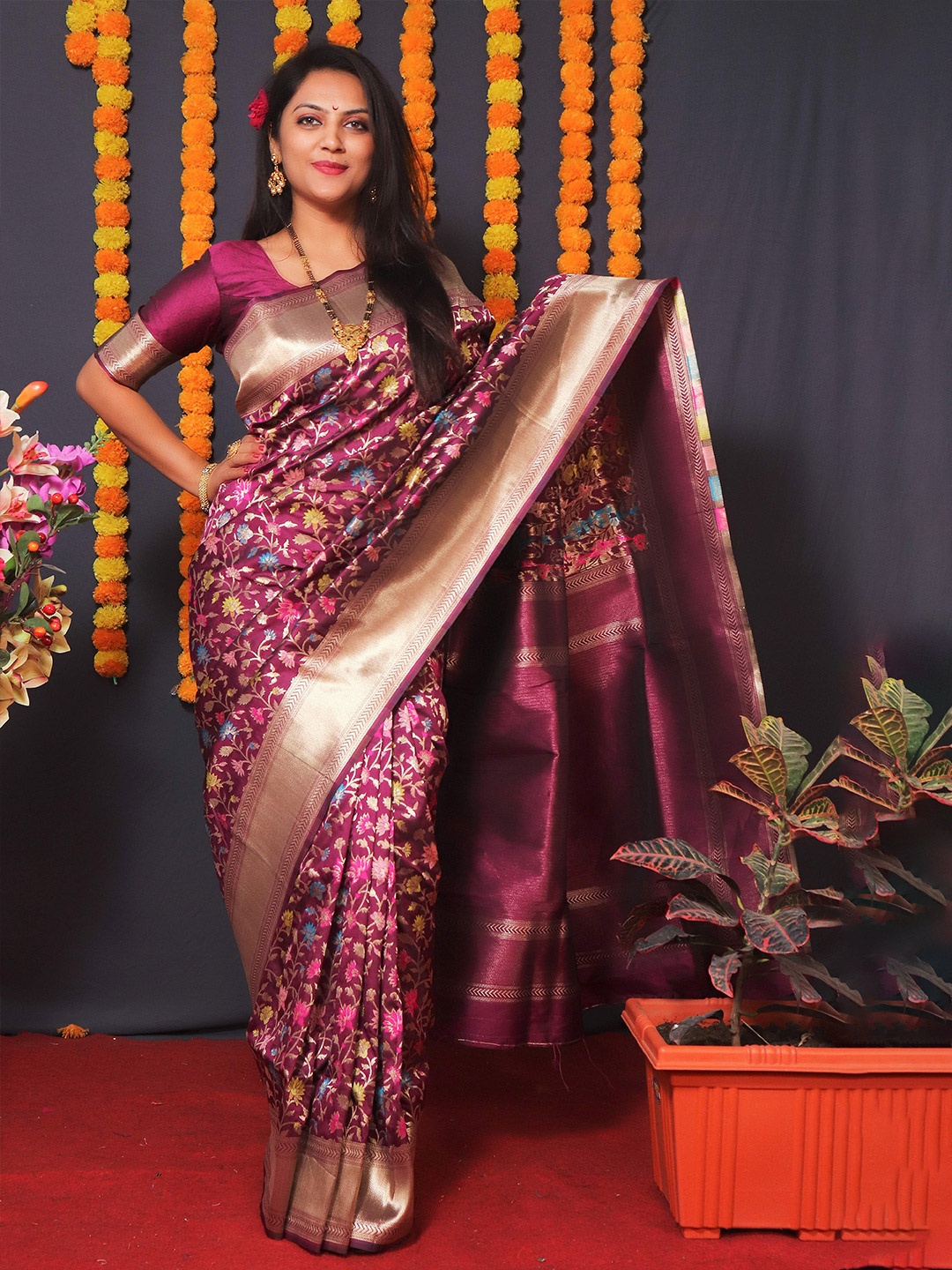 

amirat Ethnic Motifs Woven Design Zari Pure Silk Banarasi Saree, Magenta