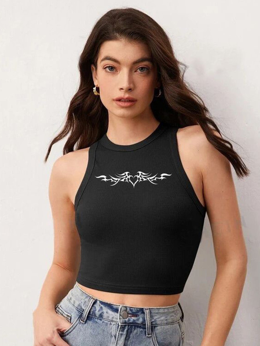 

The Roadster Lifestyle Co Printed Sleeveless Stretchable Crop Top, Black