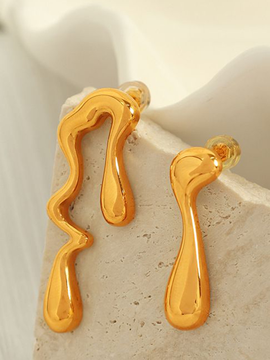

KAORI BY SHREYA AGARWAL Gold-Plated Contemporary Drop Earrings