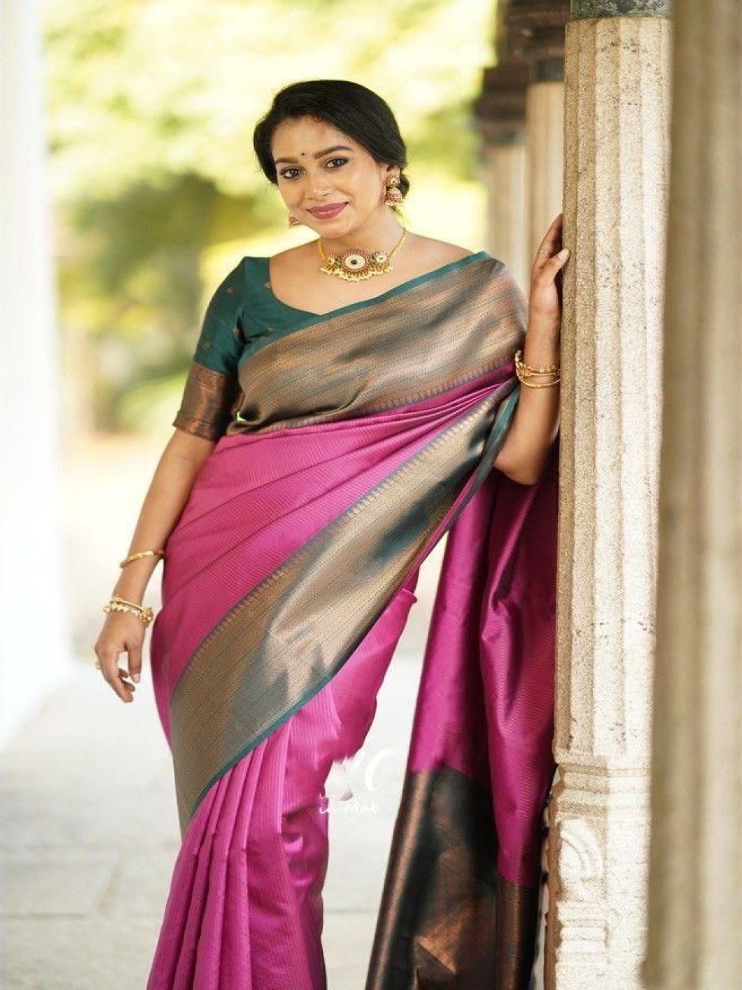 

Manu Designer Woven Design Zari Saree, Pink