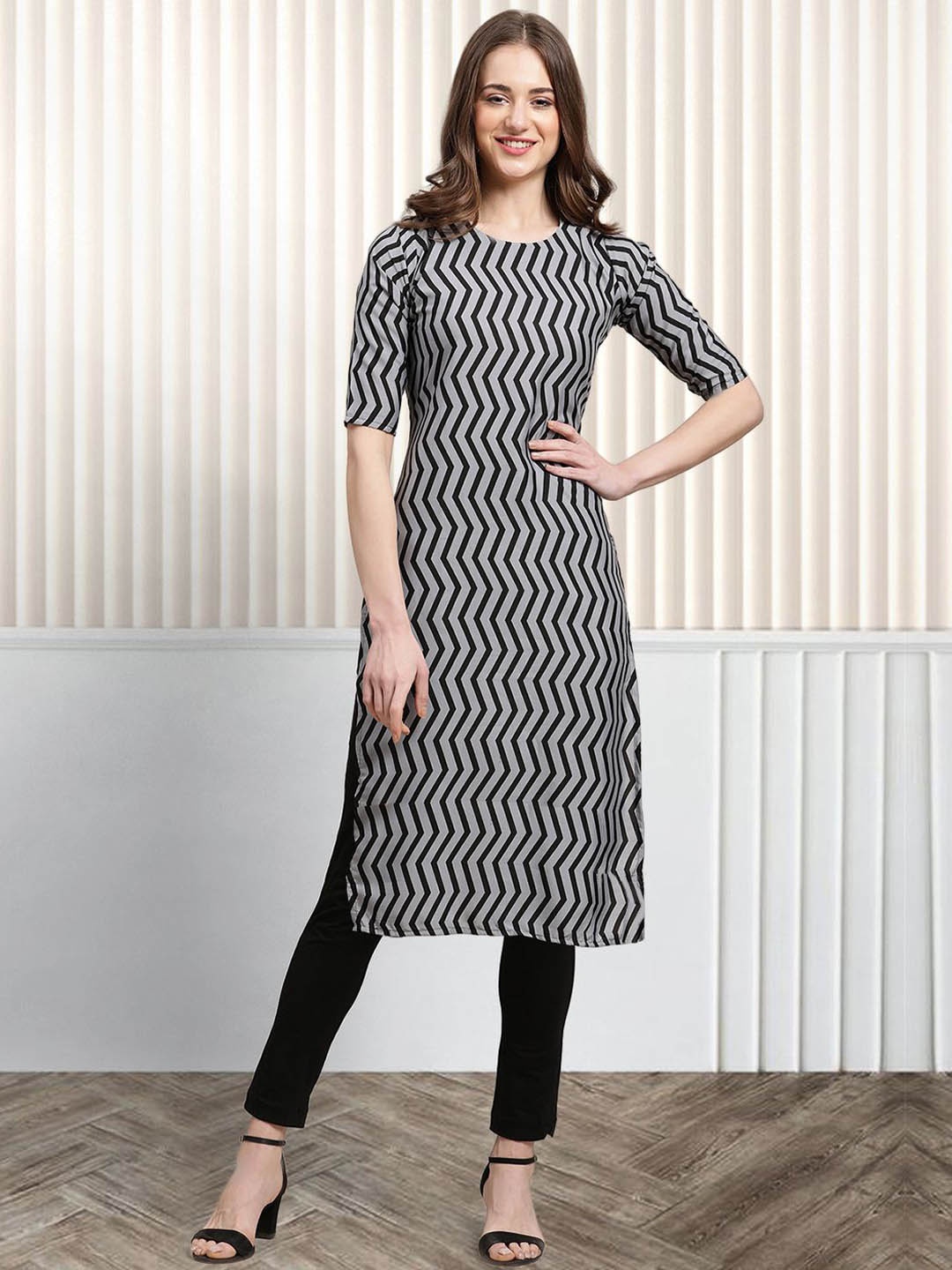 

Moda Rapido Chevron Printed Round Neck Straight Kurta, Black