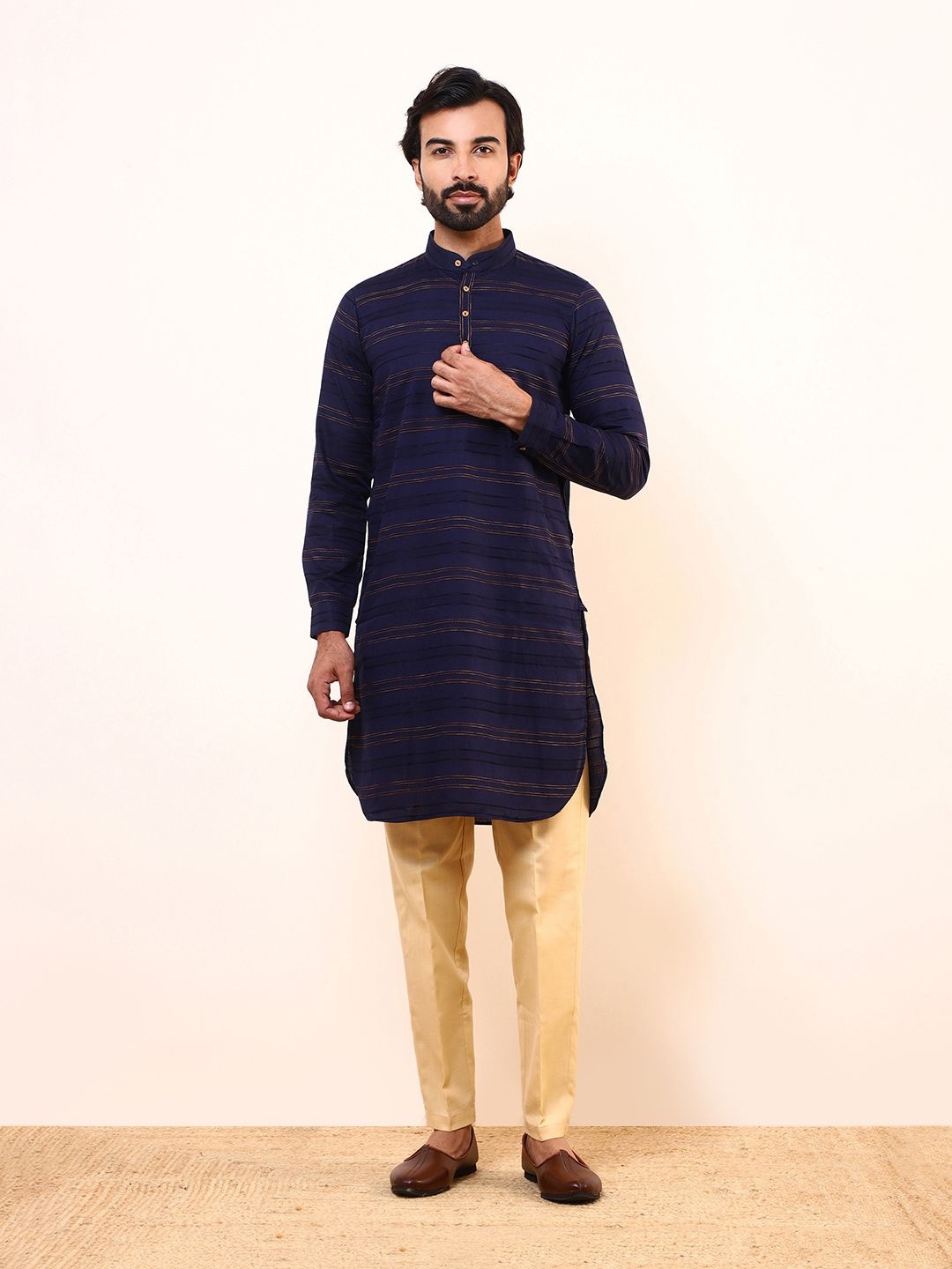 

Satwaa Striped Band Collar Long Roll-Up Sleeves Straight Kurta, Navy blue