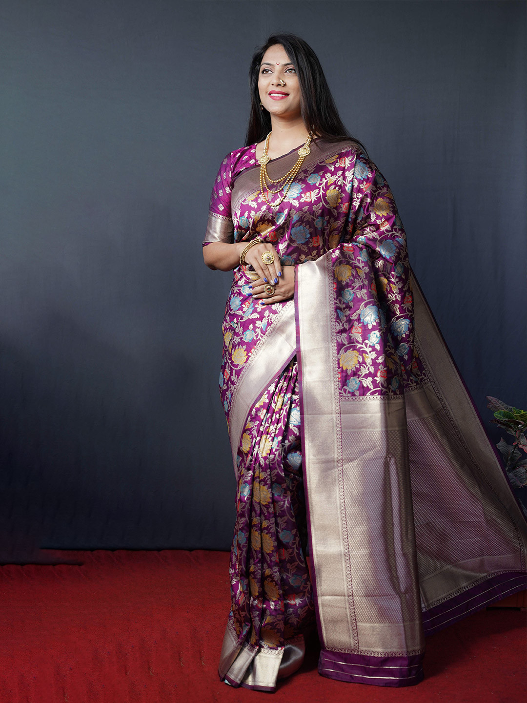 

amirat Ethnic Mofits Woven Design Zari Pure Silk Banarasi Saree, Magenta